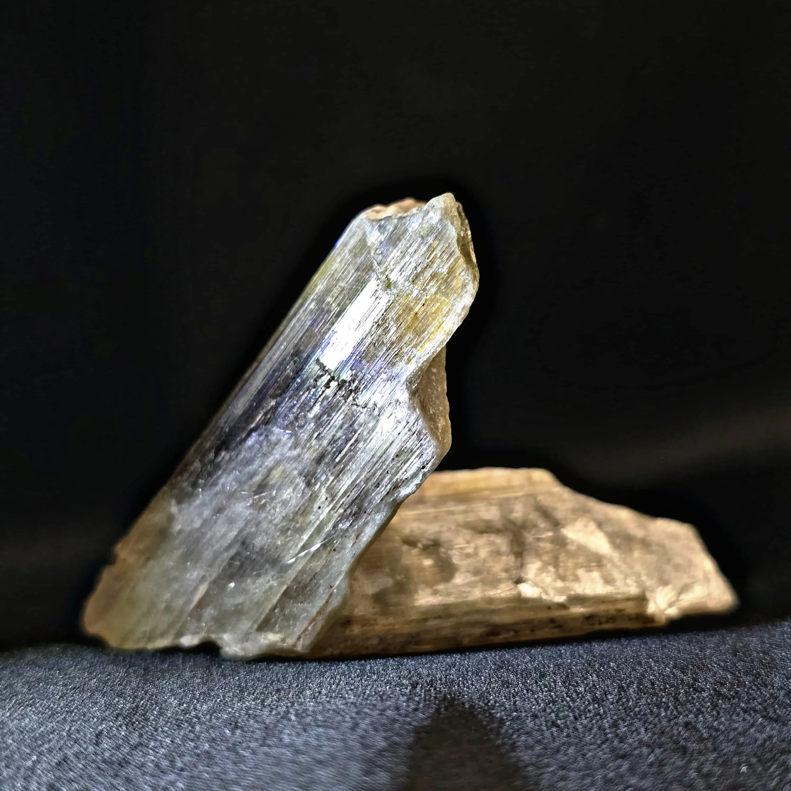 V-Shape Diaspore Crystal Specimen - image 4