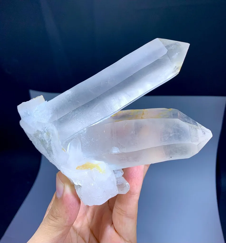 V shape Quartz from Pakistan - image 5