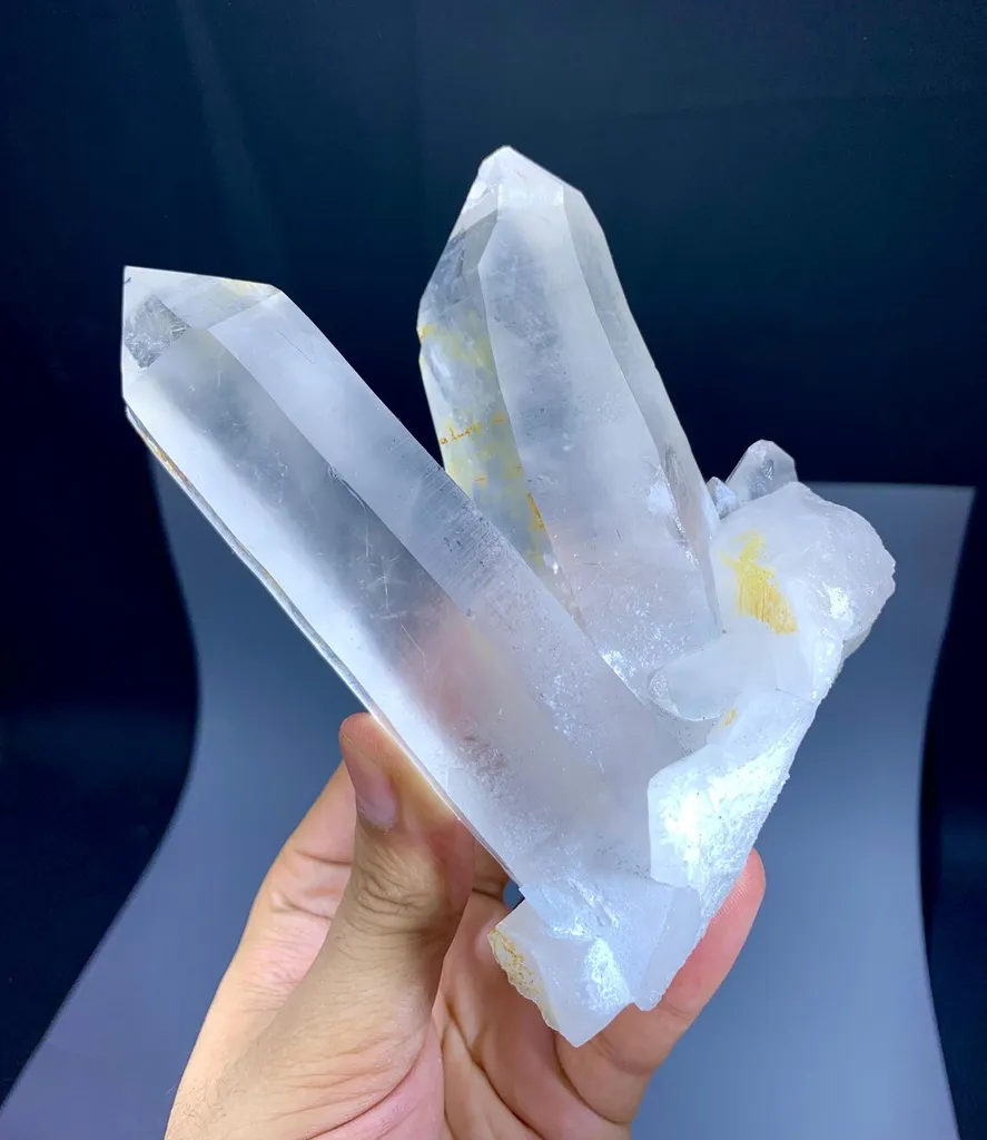 V shape Quartz from Pakistan - image 4