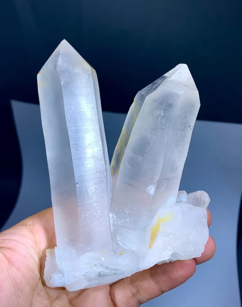 V shape Quartz from Pakistan - image 3