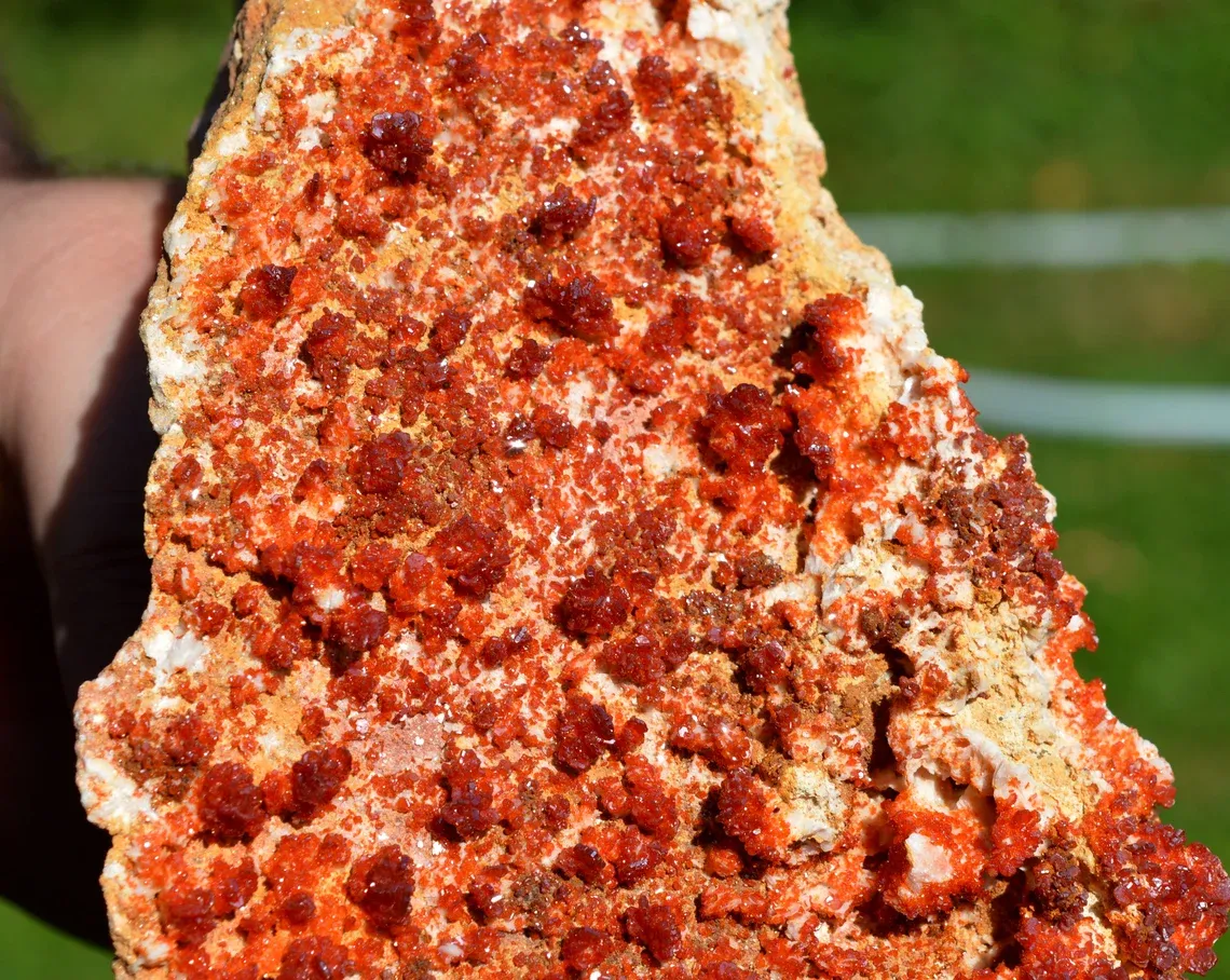 Vanadinite 4500 grams - Mibladen, Aït Oufella Caïdat, Midelt, Drâa-Tafilalet Region, Morocco - image 2