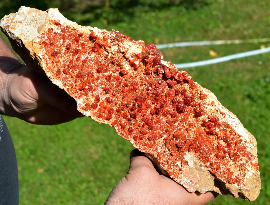 Vanadinite 4500 grams - Mibladen, Aït Oufella Caïdat, Midelt, Drâa-Tafilalet Region, Morocco - image 1