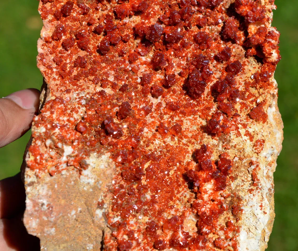 Vanadinite 4500 grams - Mibladen, Aït Oufella Caïdat, Midelt, Drâa-Tafilalet Region, Morocco - image 4