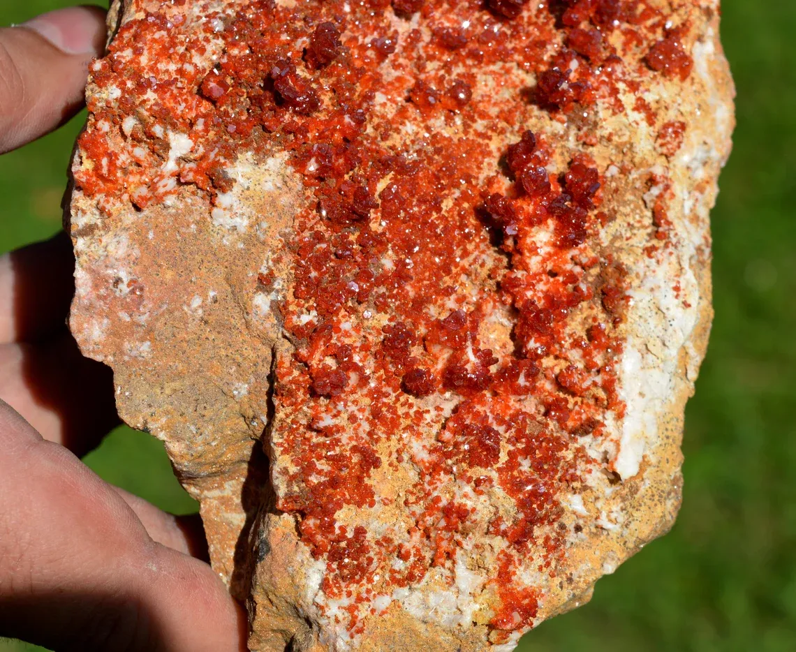 Vanadinite 4500 grams - Mibladen, Aït Oufella Caïdat, Midelt, Drâa-Tafilalet Region, Morocco - image 5