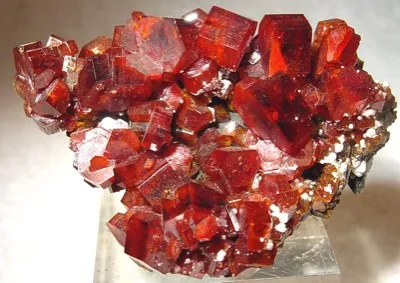 Vanadinite image