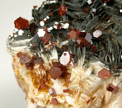 Vanadinite, Baryte, Hollandite - image 2