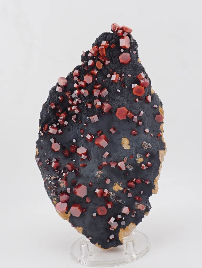 Vanadinite - image 3