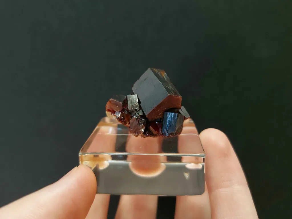 Vanadinite from Morocco, Drâa-Tafilalet Region, Midelt Province, Mibladen Mining District image