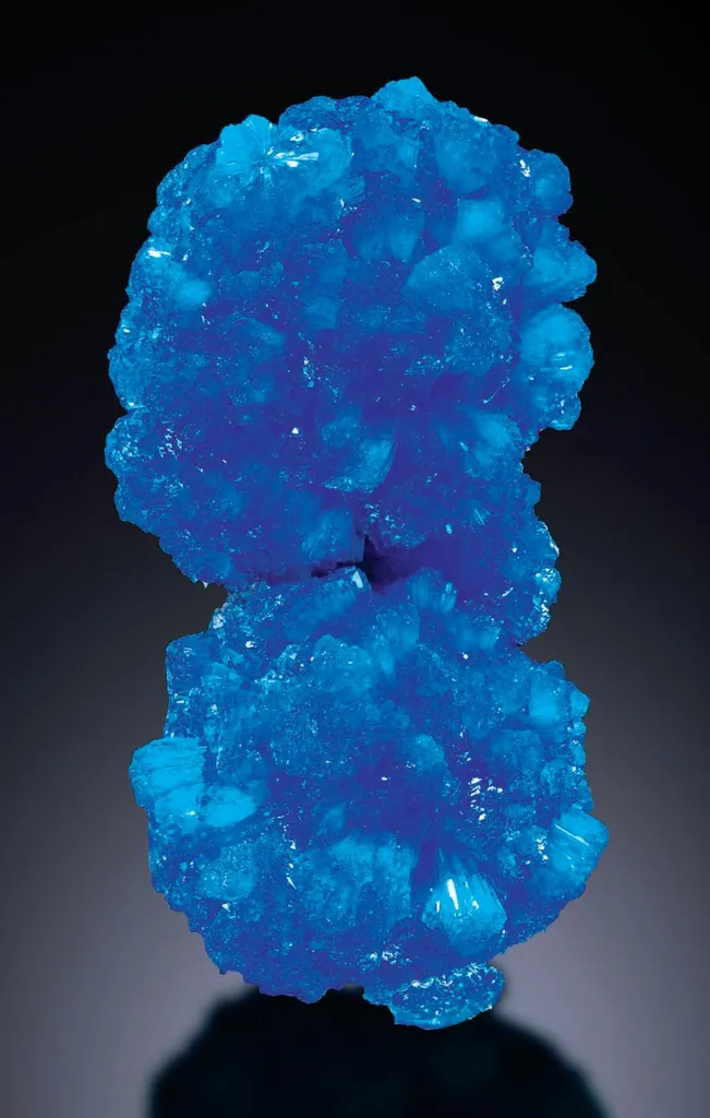 Vanadinite; Muscovite; Cavansite image