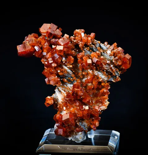 Vanadinite on Barite image