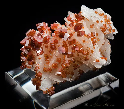Vanadinite on Barite - image 3