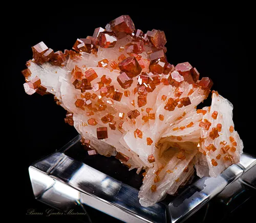 Vanadinite on Barite - image 2