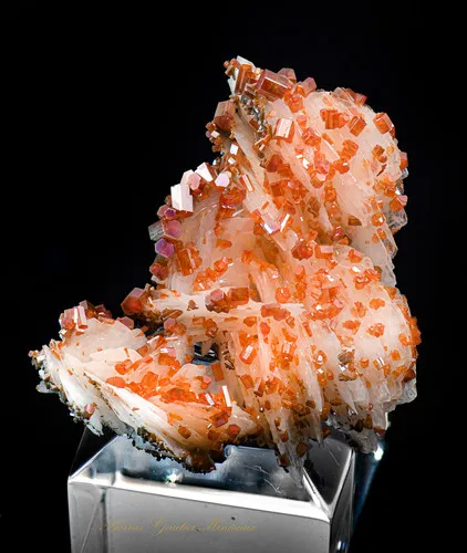 Vanadinite on Barite - image 2