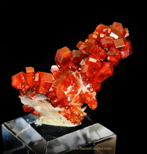 Vanadinite on Barite image