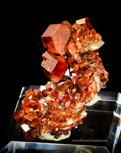 Vanadinite on Barite - image 2