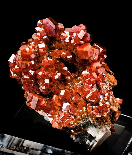 Vanadinite on Barite - image 3