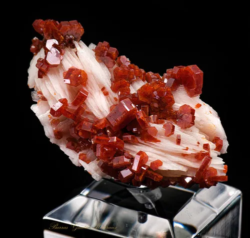 Vanadinite on Barite image