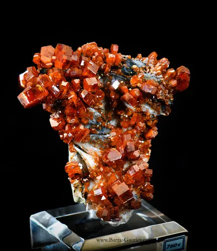 Vanadinite on Barite - image 2