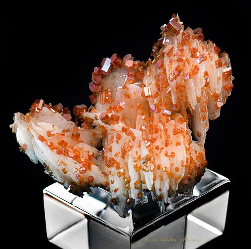 Vanadinite on Barite image