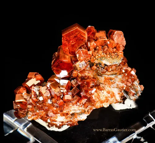 Vanadinite on Barite image