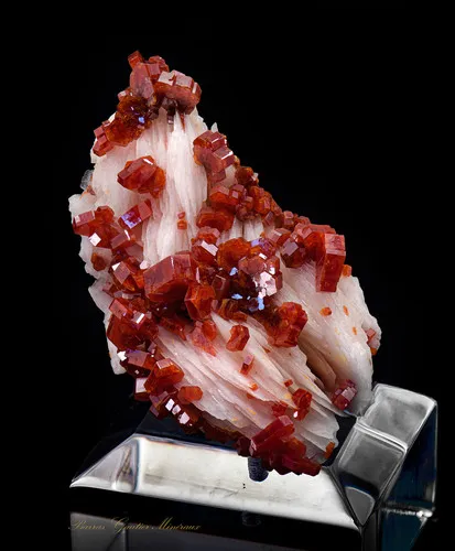 Vanadinite on Barite - image 3