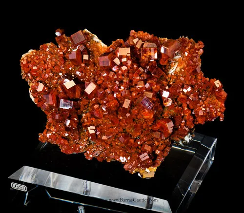 Vanadinite on Barite - image 3