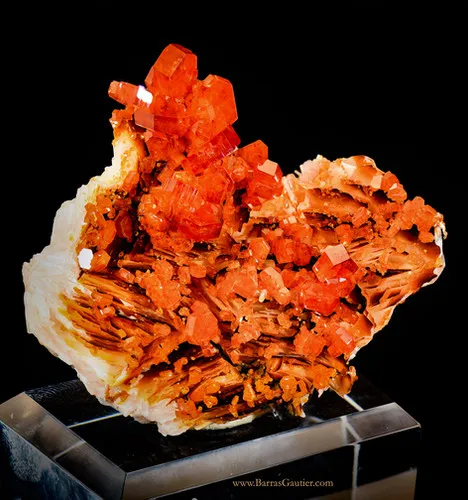 Vanadinite on Barite - image 2