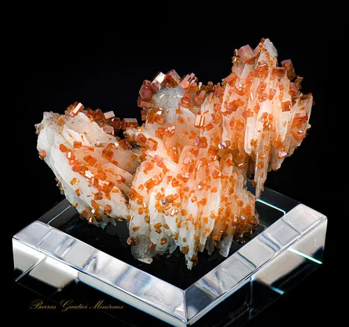 Vanadinite on Barite - image 4