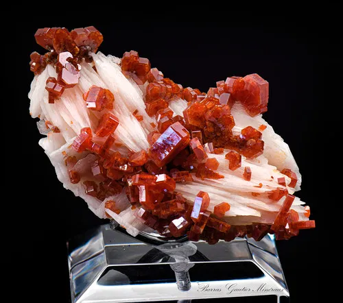 Vanadinite on Barite - image 4