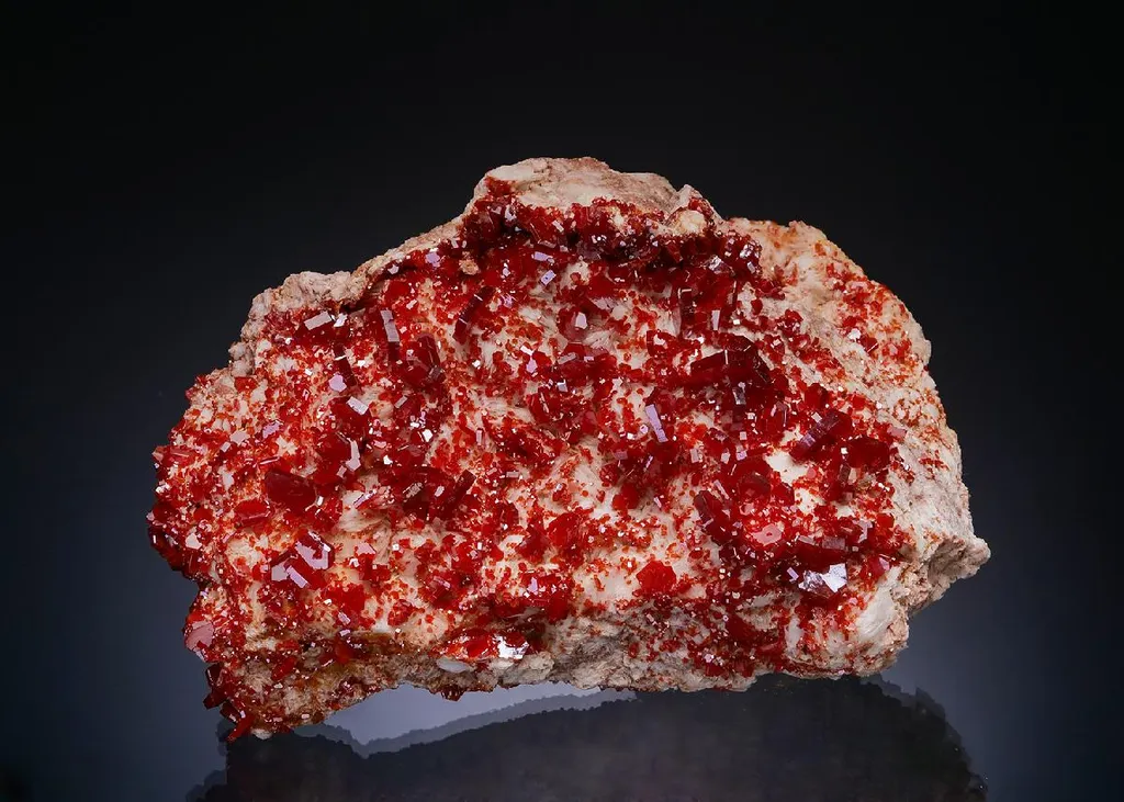 Vanadinite on Baryte image