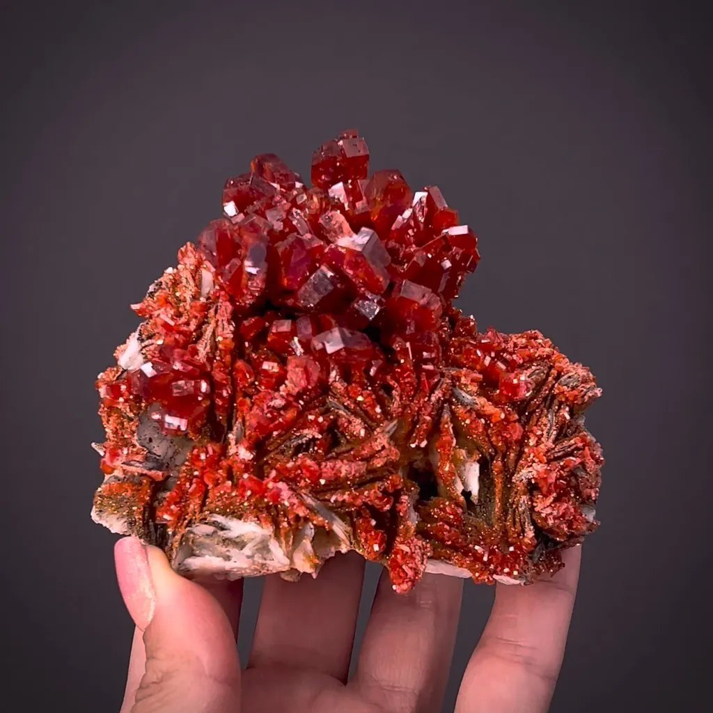 Vanadinite on Baryte image