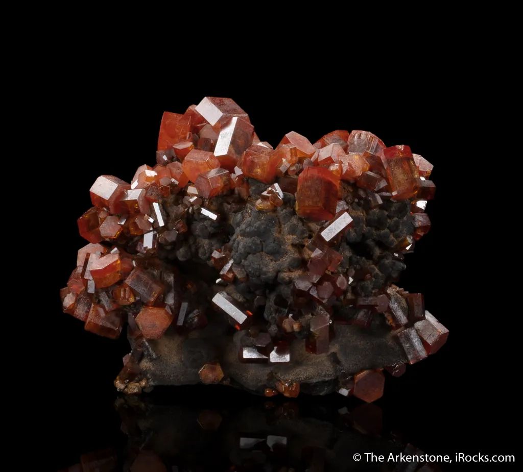 Vanadinite on Coronadite - image 4