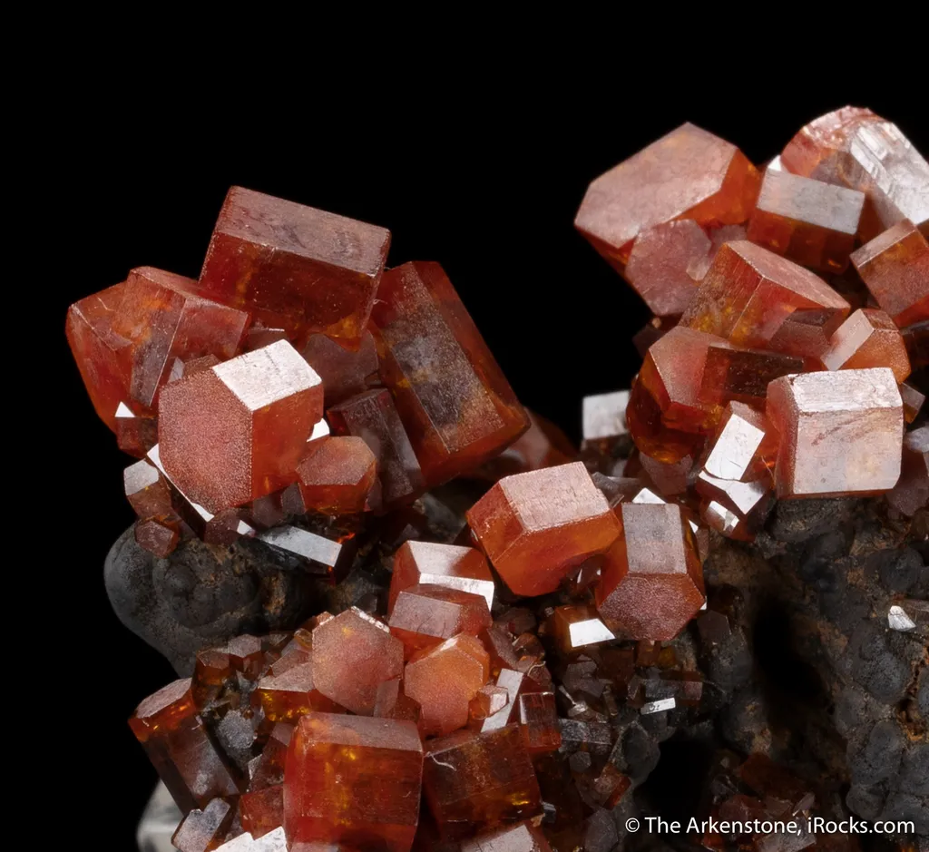 Vanadinite on Coronadite image
