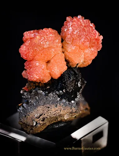 Vanadinite on Goethite - image 3
