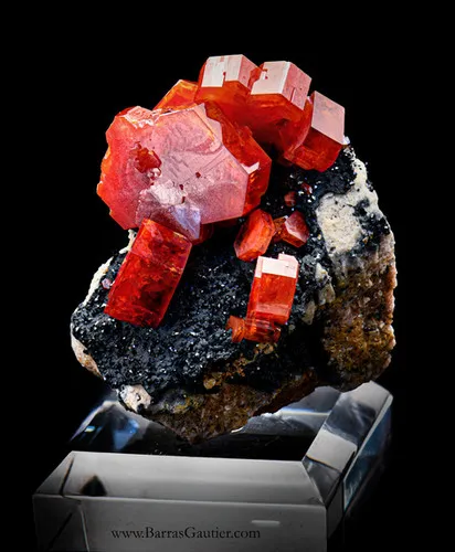 Vanadinite on Goethite - image 3