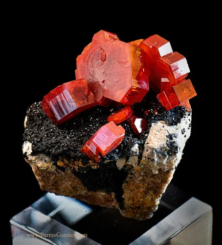 Vanadinite on Goethite - image 4