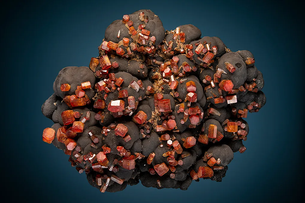 Vanadinite on Psilomelane image