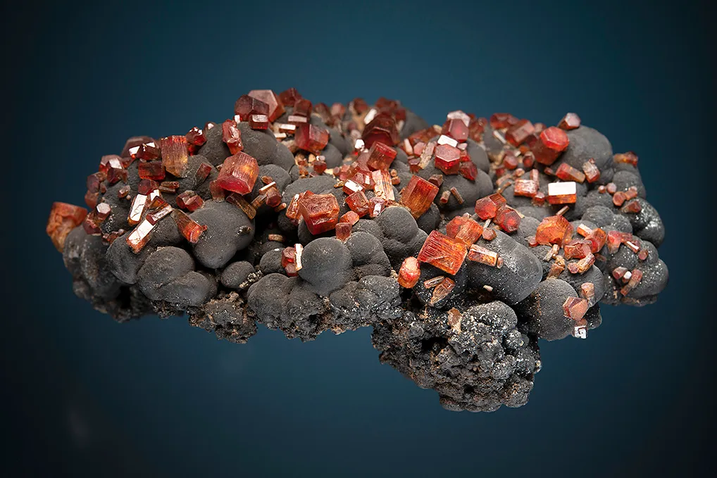 Vanadinite on Psilomelane - image 5