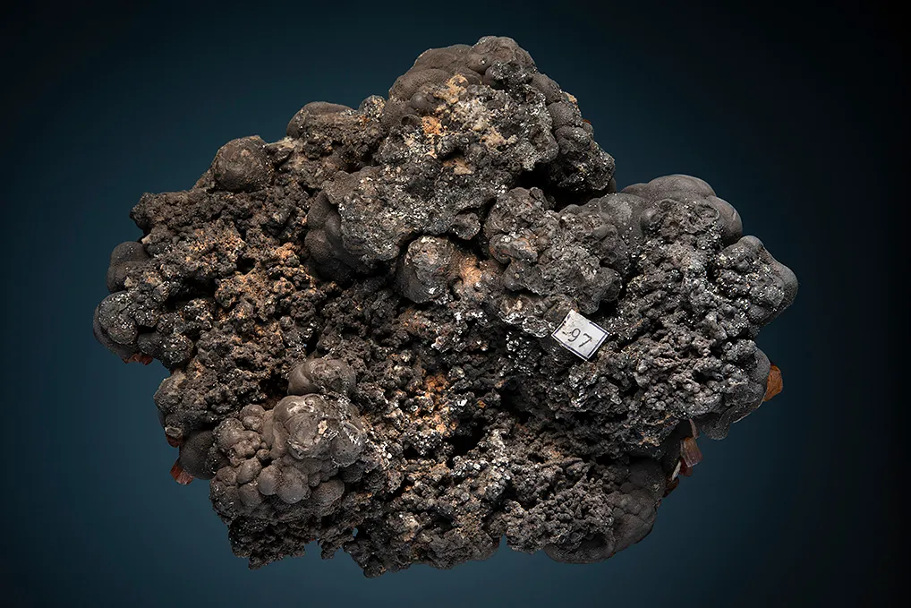 Vanadinite on Psilomelane - image 3