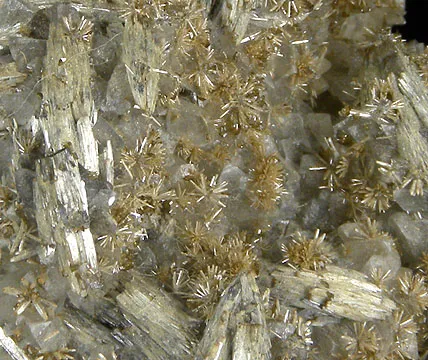 Vanadinite (Var: Endlichite), Calcite - image 2