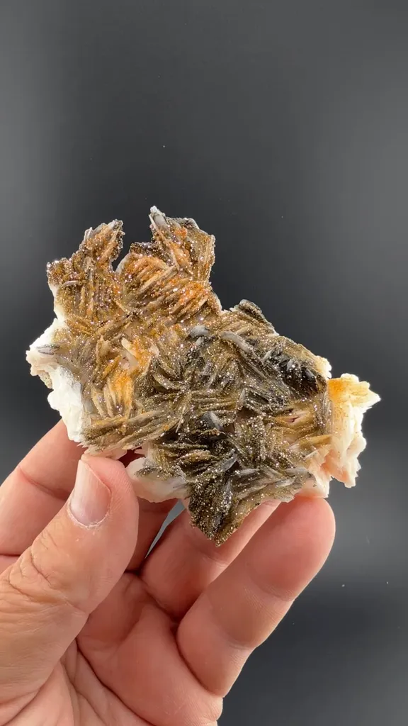 Vanadinite with Barite image