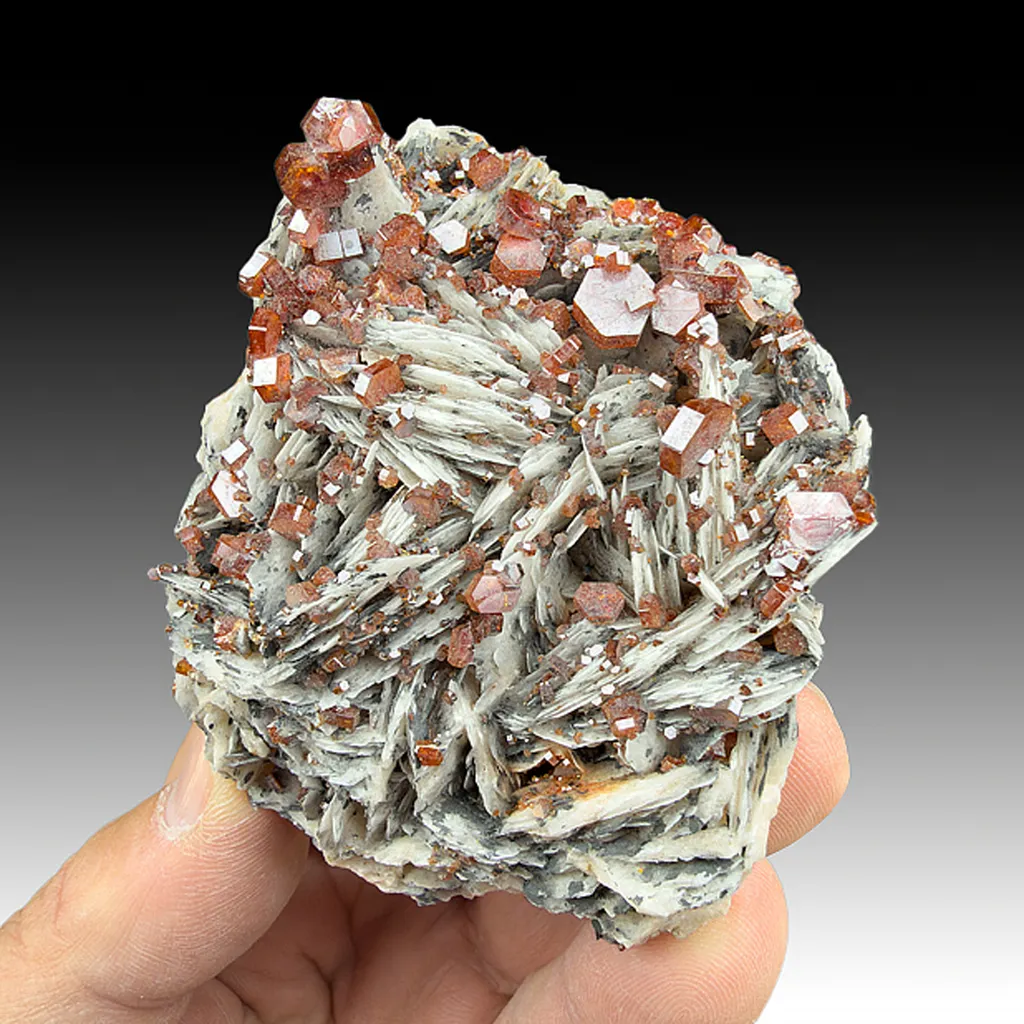Vanadinite with Barite image