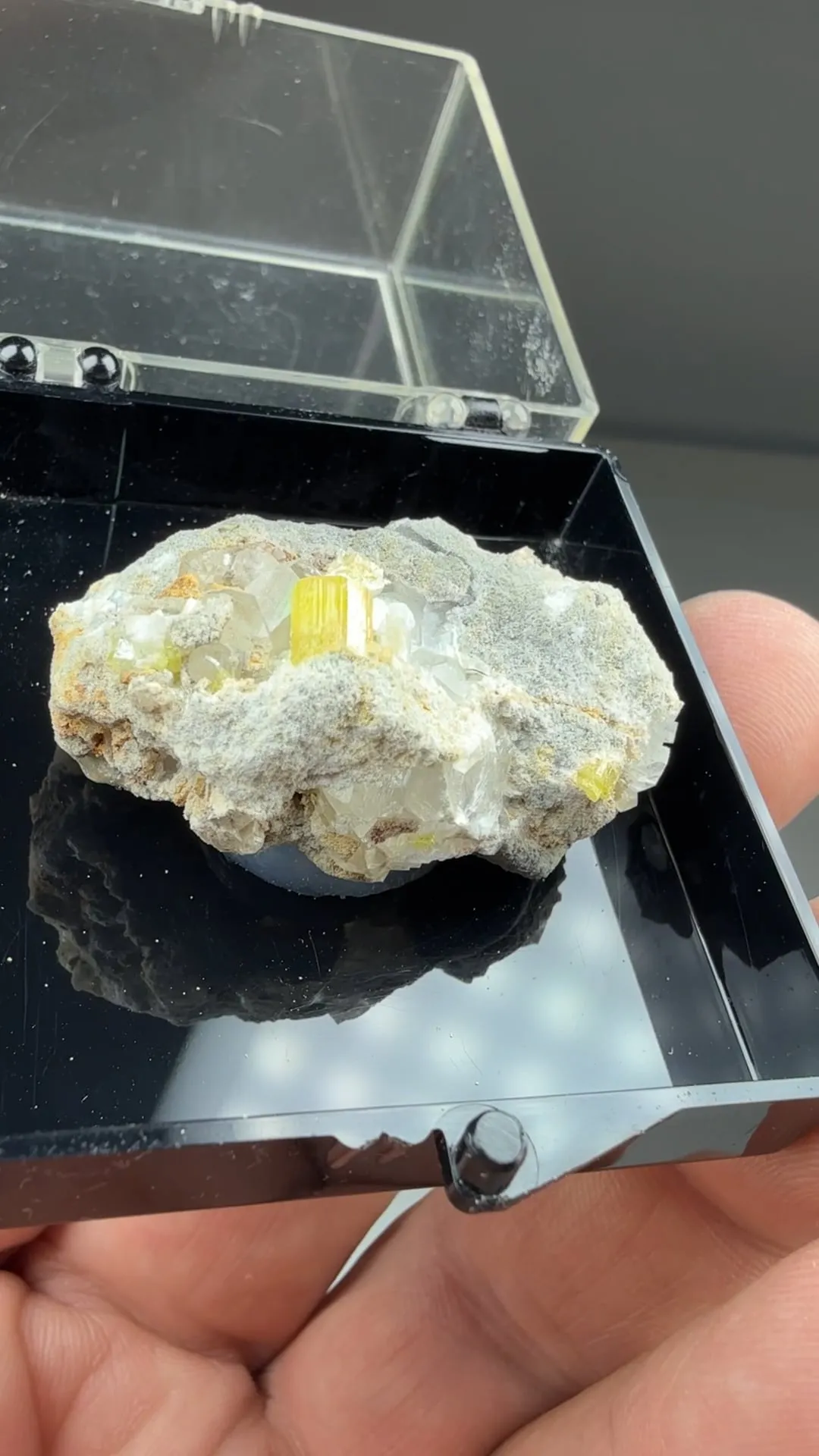 Vanadinite with Calcite (1141) - image 2