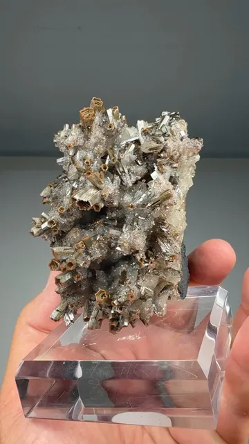 Vanadinite with Calcite (O-0007)