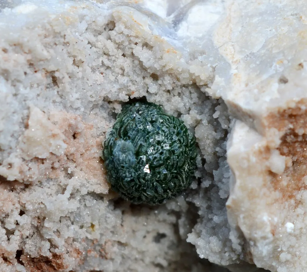 Variscite & Chalcedony 127 grams - Ribeirão Cascalheira, Mato Grosso, Brazil - image 3