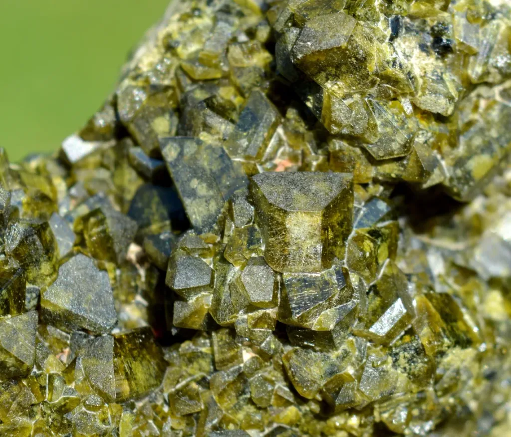 Vesuvianite 422 grams - Bellecombe, Châtillon, Aosta Valley, Italy - image 4