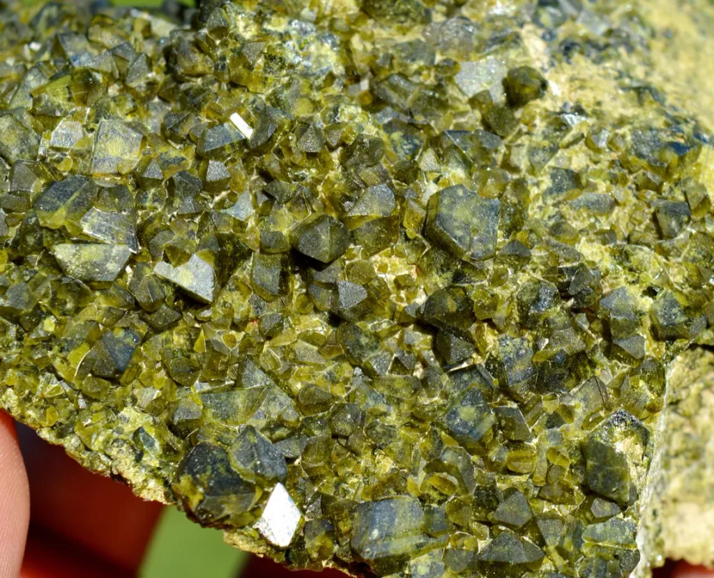 Vesuvianite 422 grams - Bellecombe, Châtillon, Aosta Valley, Italy - image 2