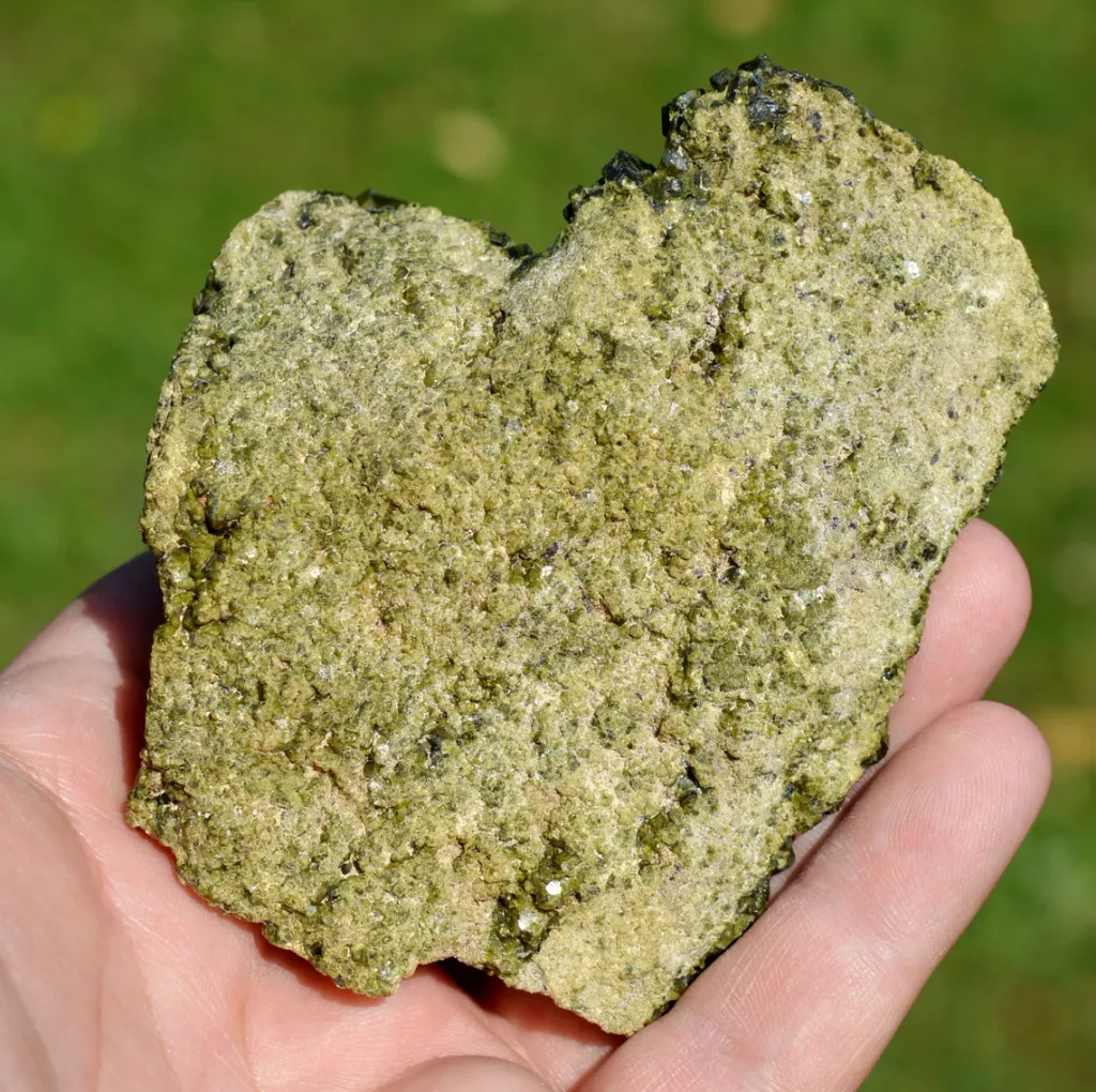 Vesuvianite 422 grams - Bellecombe, Châtillon, Aosta Valley, Italy - image 8
