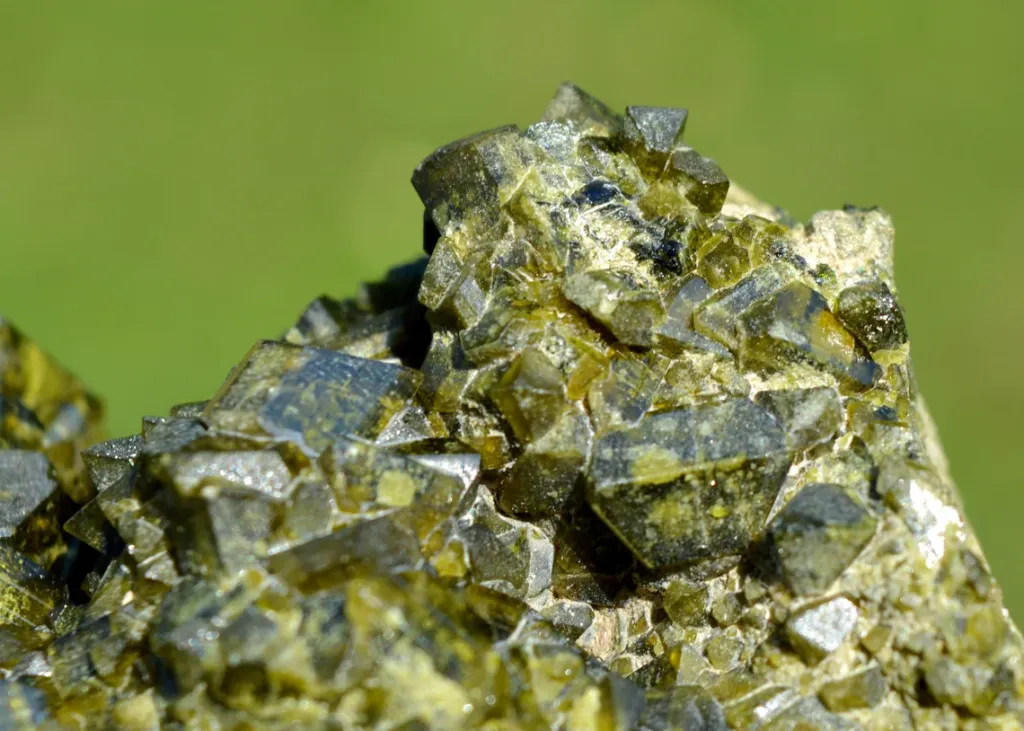 Vesuvianite 422 grams - Bellecombe, Châtillon, Aosta Valley, Italy - image 5
