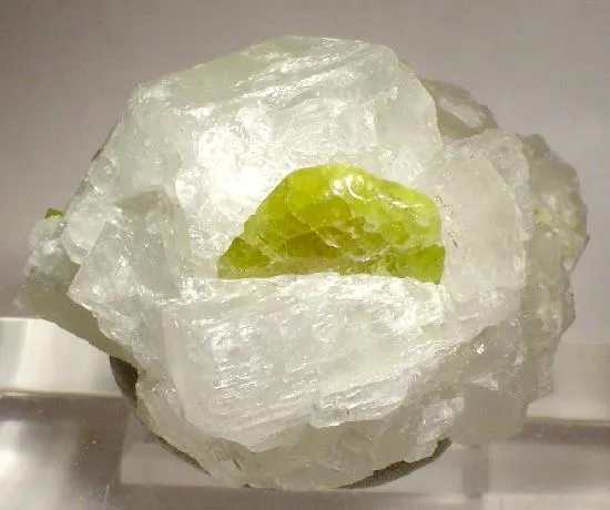 Vesuvianite, Calcite - image 1